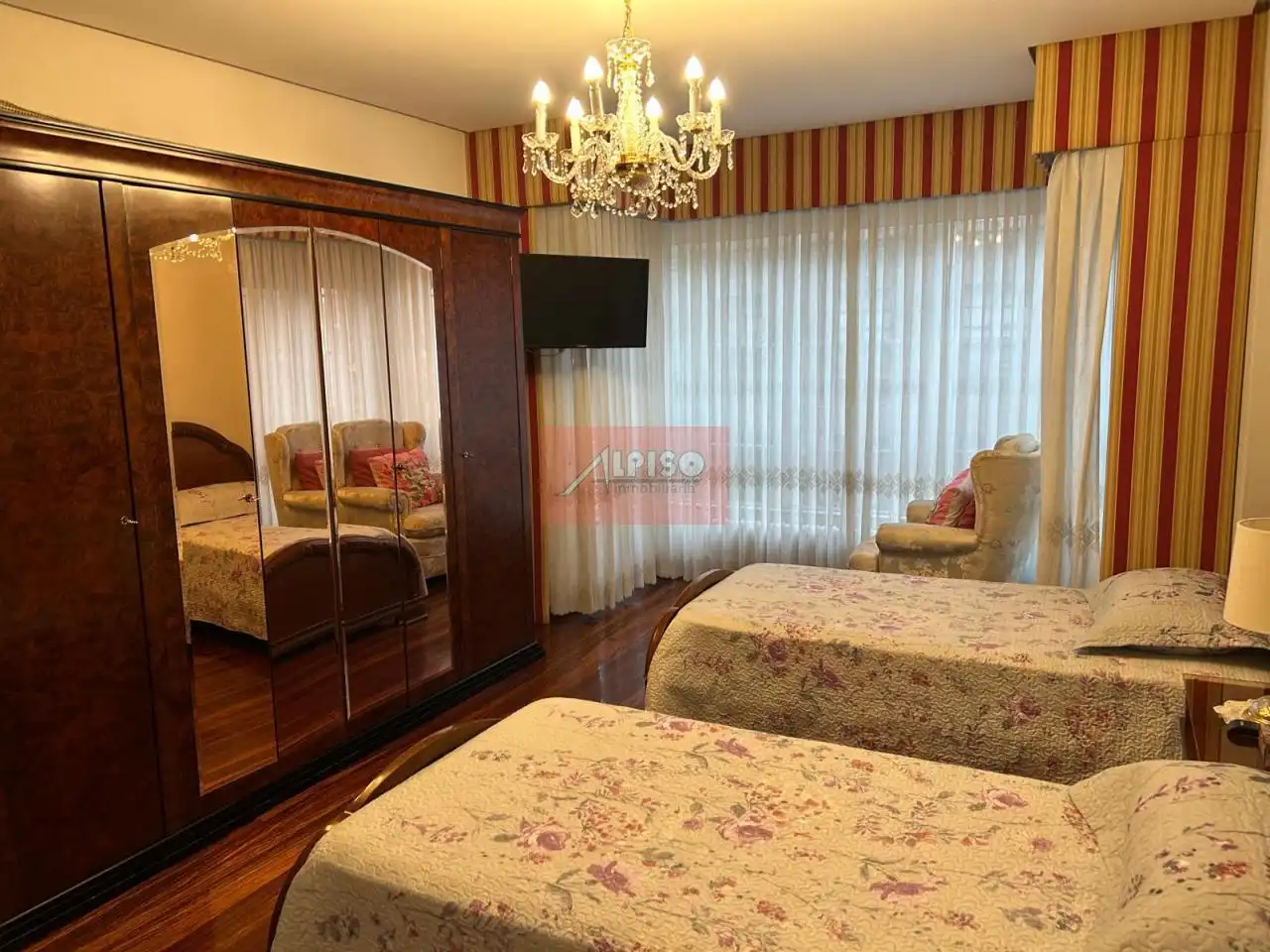 Habitación de Piso en venta en Ourense Capital  con Calefacción, Parquet y Terraza