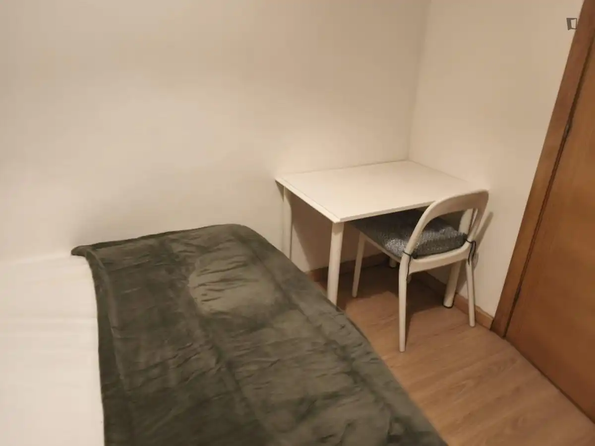 Habitación de Apartamento para compartir en Vigo  con Calefacción, Amueblado y Horno