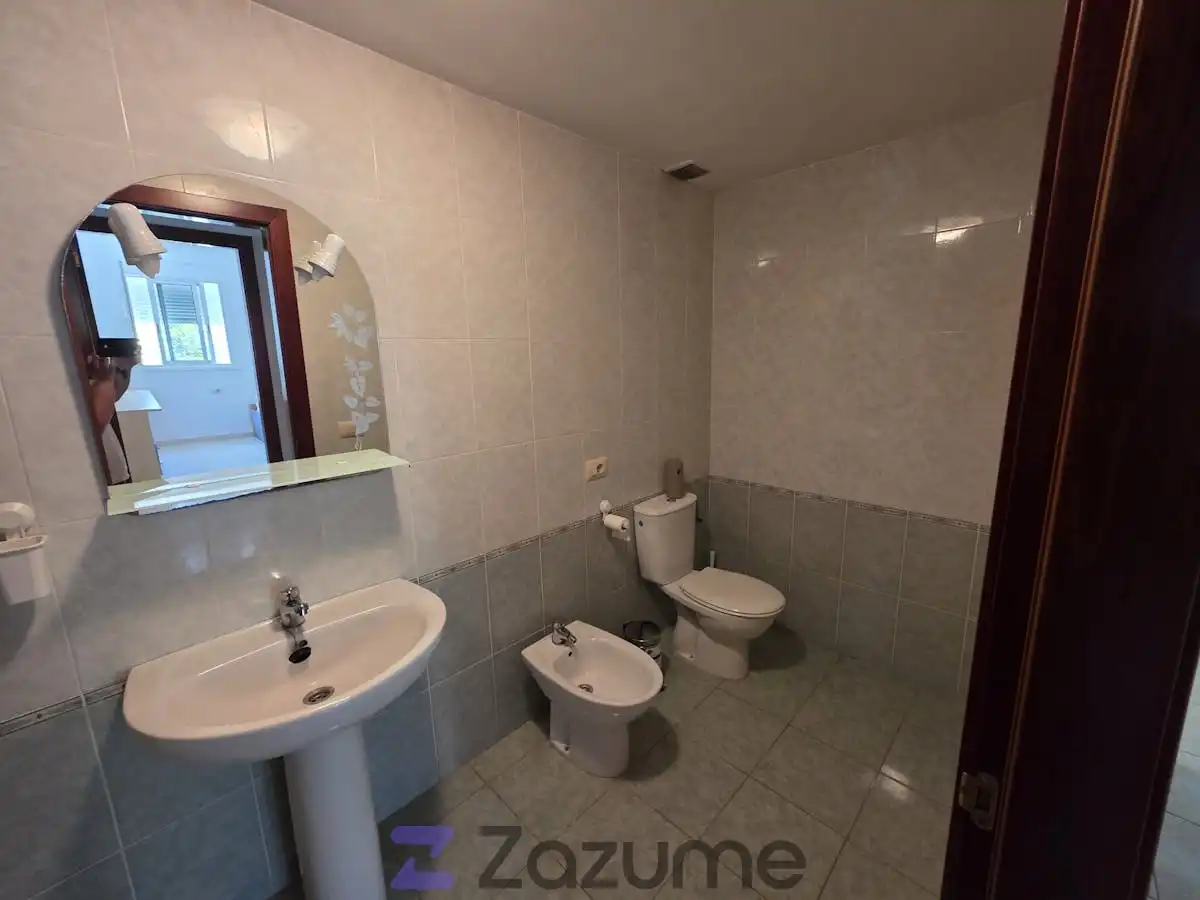 Baño de Piso de alquiler en Santa Cruz de Tenerife con Terraza, Horno y Lavadora