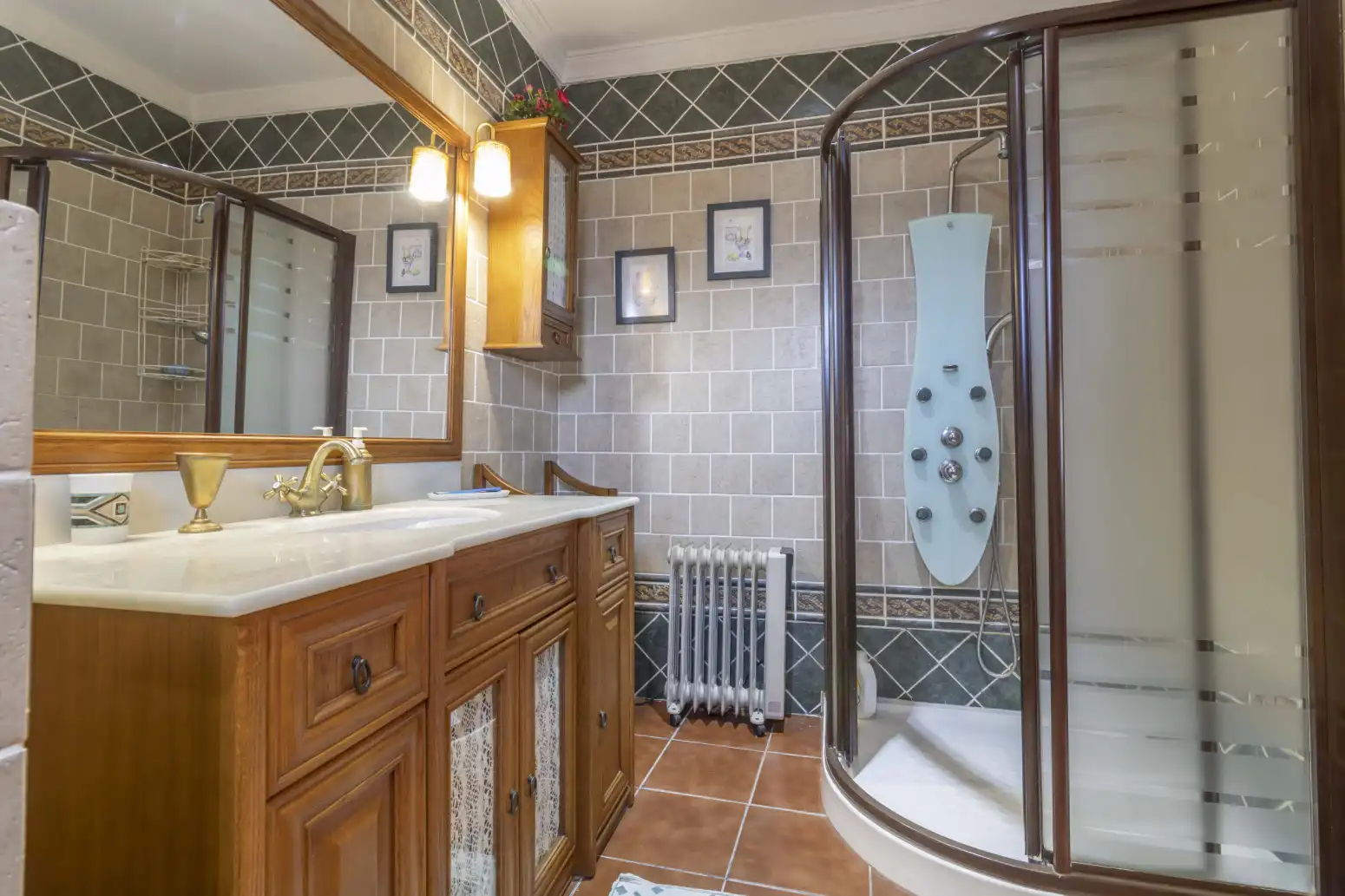 Bany de Casa o xalet en venda en Alcalá de Guadaira amb Aire condicionat, Terrassa i Piscina