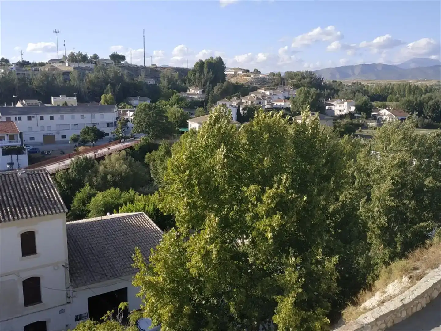 Vista exterior de Casa adosada en venda en Galera amb Moblat i Balcó