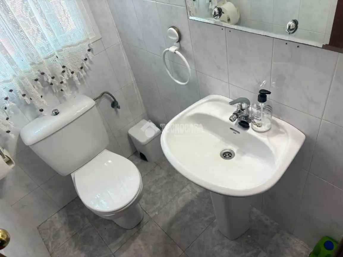 Bany de Casa o xalet en venda en Bonanza - Avda de Huelva - Barrio Andalucia