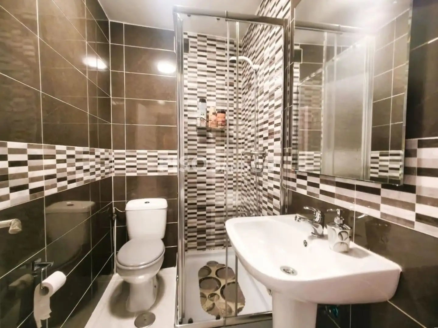 Baño de Piso en venta en Cambre  con Calefacción, Trastero y Amueblado
