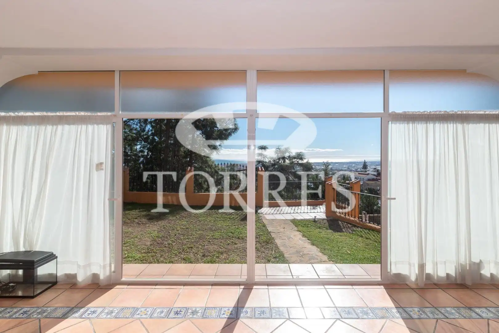 Vista exterior de Casa o xalet en venda en Málaga amb Aire condicionat, Calefacció i Jardí privat