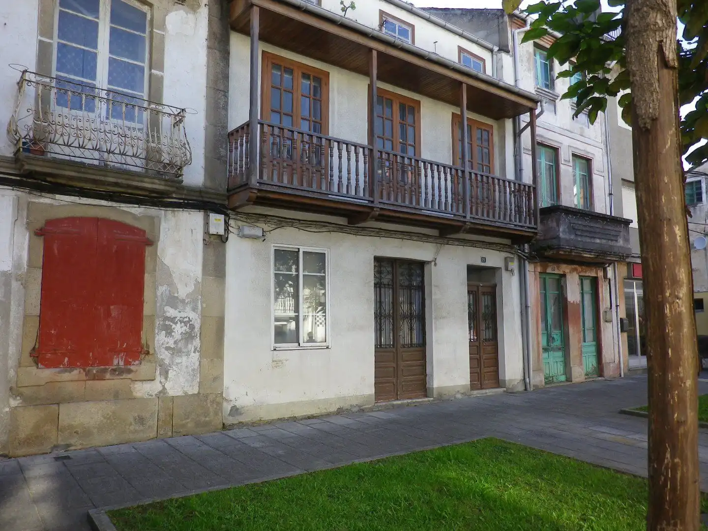 Außenansicht von Einfamilien-Reihenhaus zum Verkauf in Viveiro mit Heizung, Privatgarten und Terrasse