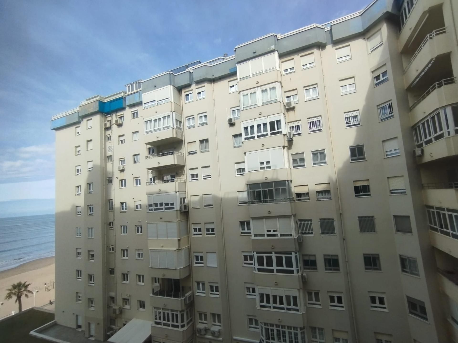 Vista exterior de Pis de lloguer en  Cádiz Capital amb Aire condicionat i Parquet