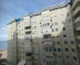 Exterior view of Flat to rent in  Cádiz Capital  with Air Conditioner