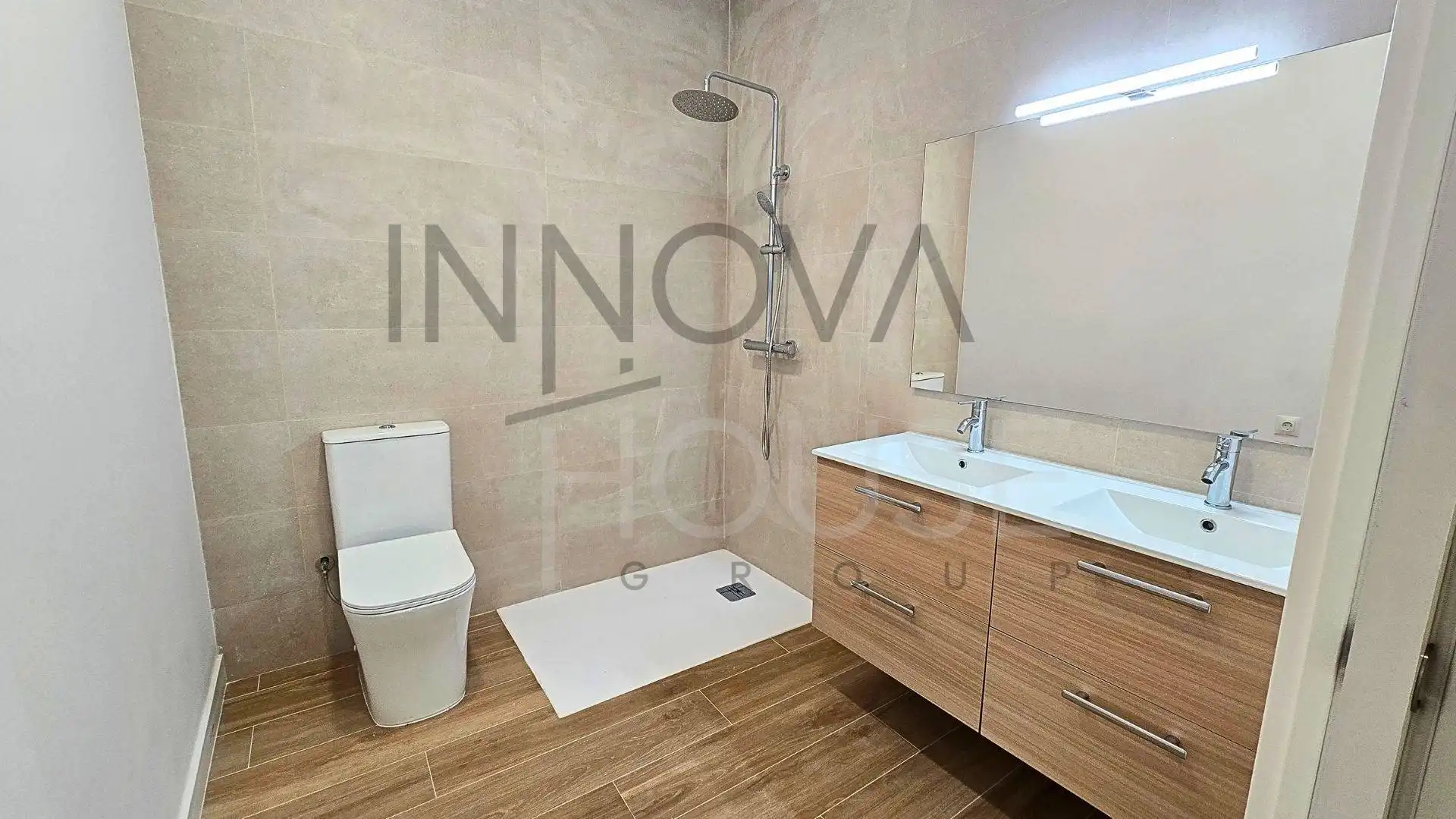 Planta baja en venta en Carrer de les Aigües del Llobregat, La Florida
