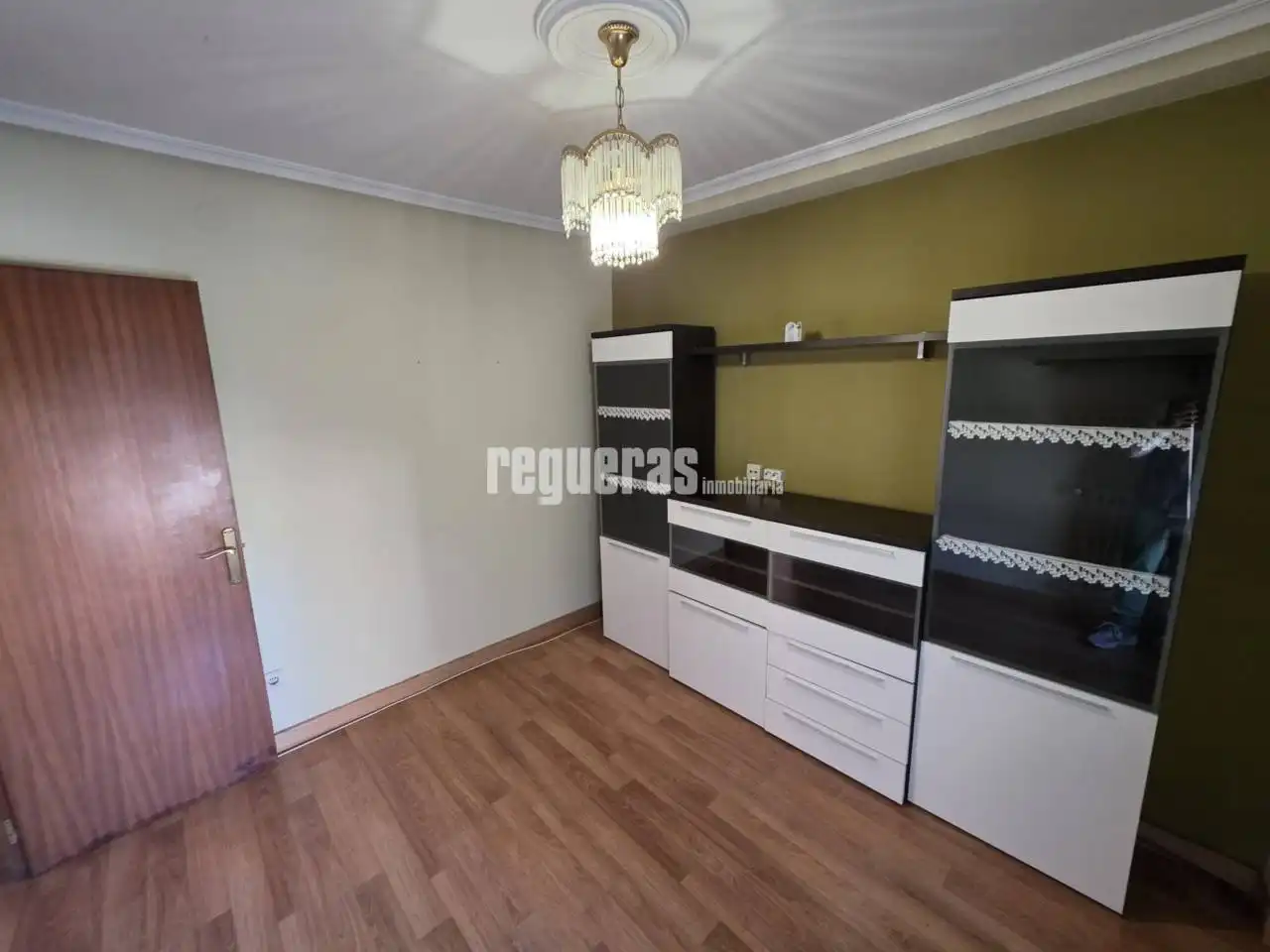Habitación de Piso en venta en Avilés con Calefacción, Terraza y Trastero