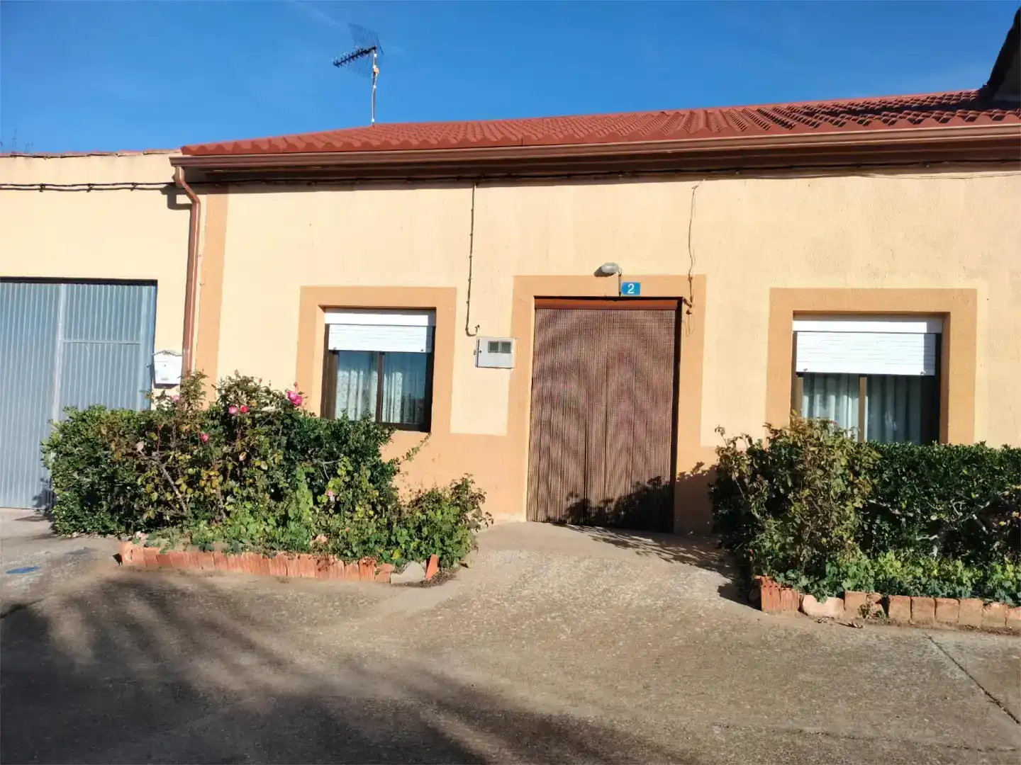 Vista exterior de Pis en venda en La Torre del Valle amb Traster, Moblat i Forn