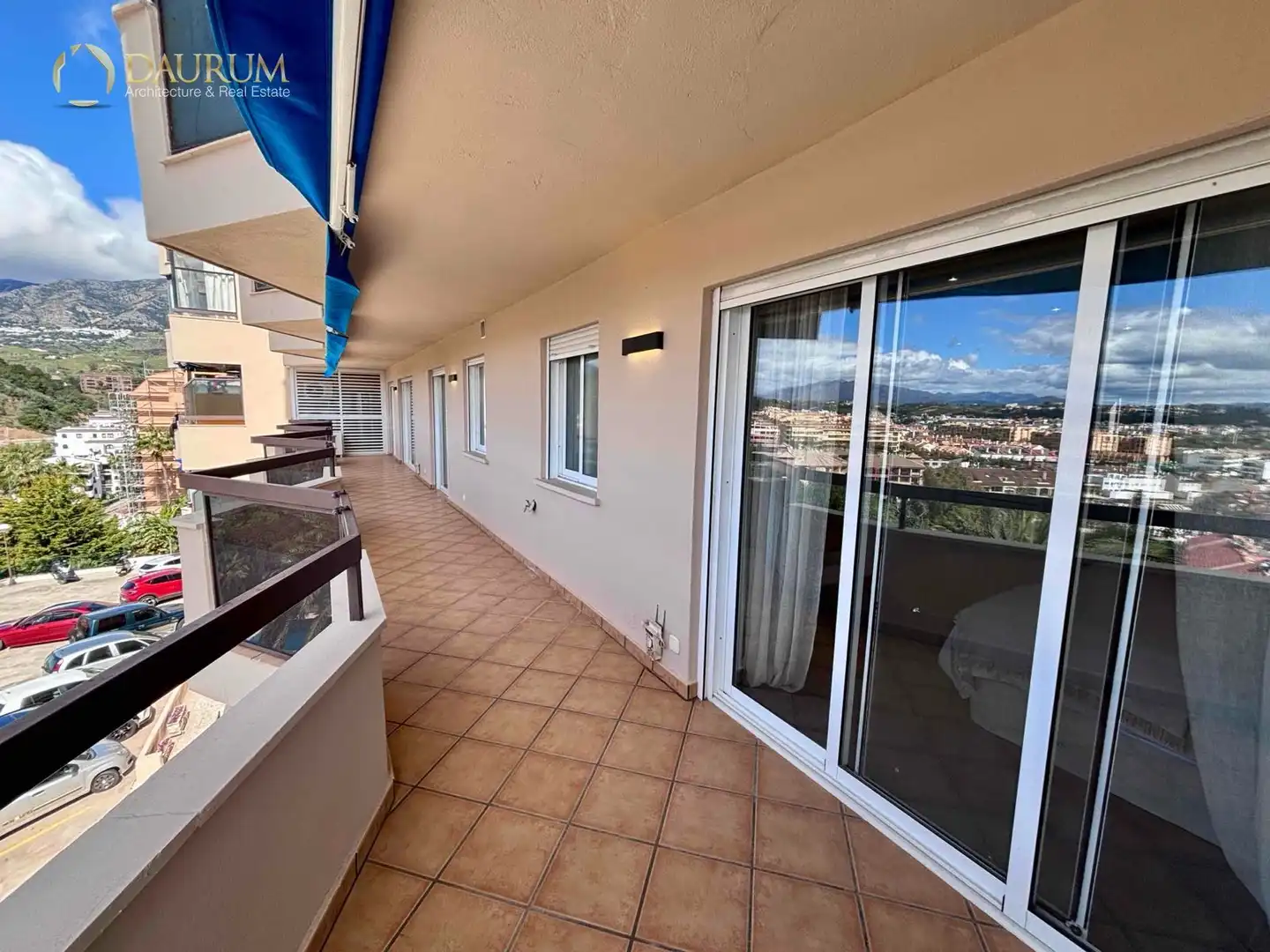 Vista exterior de Pis en venda en Fuengirola amb Aire condicionat, Terrassa i Piscina