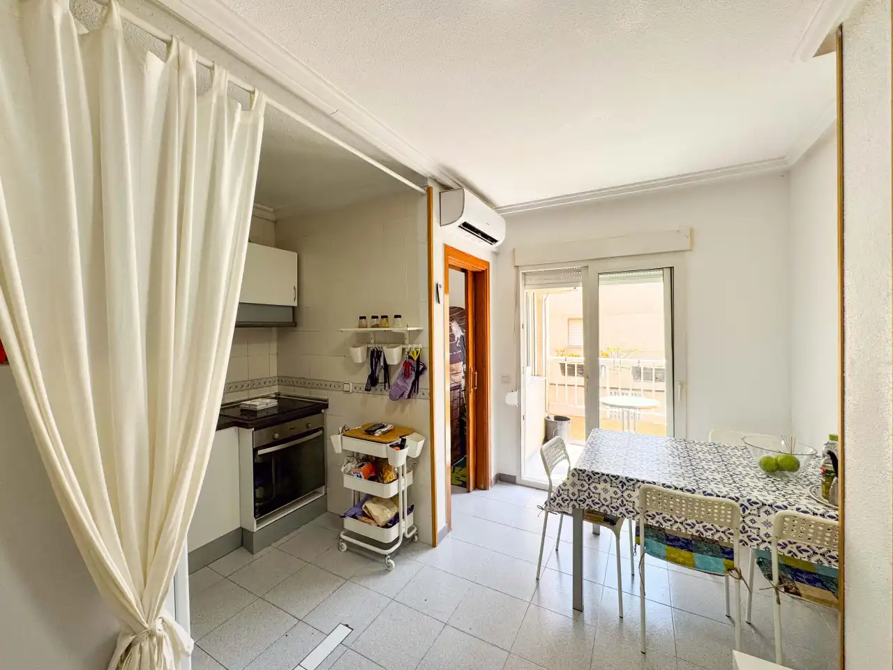 Cocina de Apartamento en venta en Torrevieja con Aire acondicionado, Calefacción y Terraza