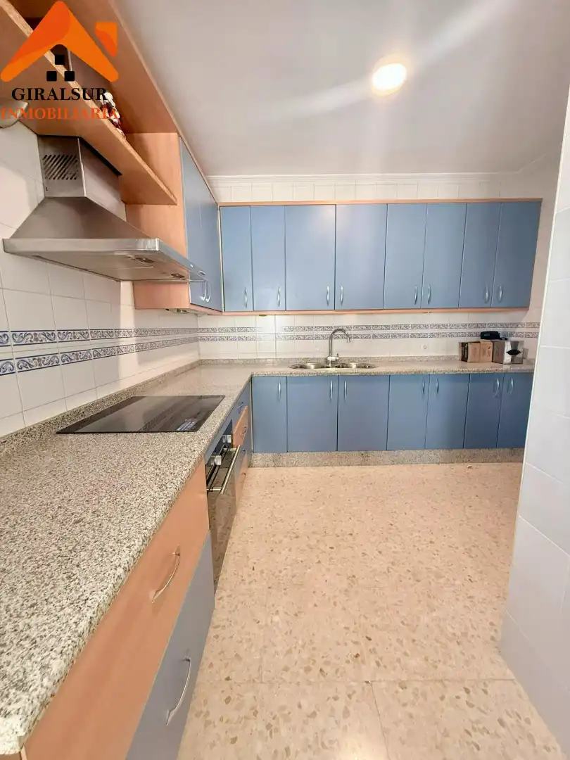 Kitchen of Flat for sale in Sevilla  with Air Conditioner