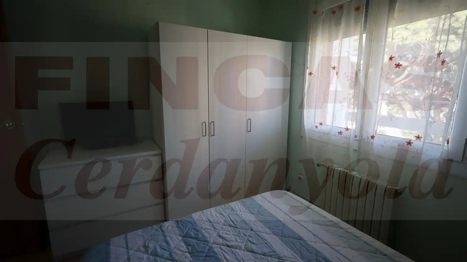 Dormitori de Pis en venda en Cerdanyola del Vallès amb Calefacció i Balcó