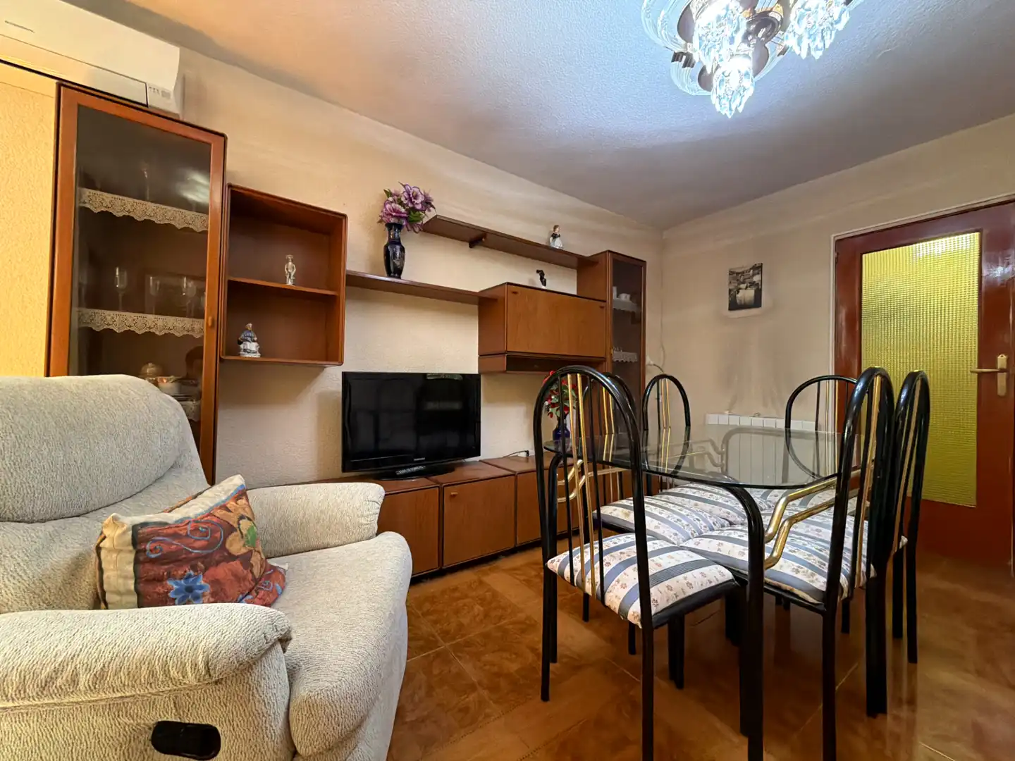 Living room of Flat for sale in Madrid  with Air Conditioner, Heating and Furnished