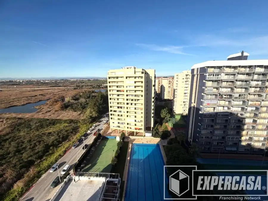Schwimmbecken von Wohnungen zum Verkauf in Valencia mit Klimaanlage