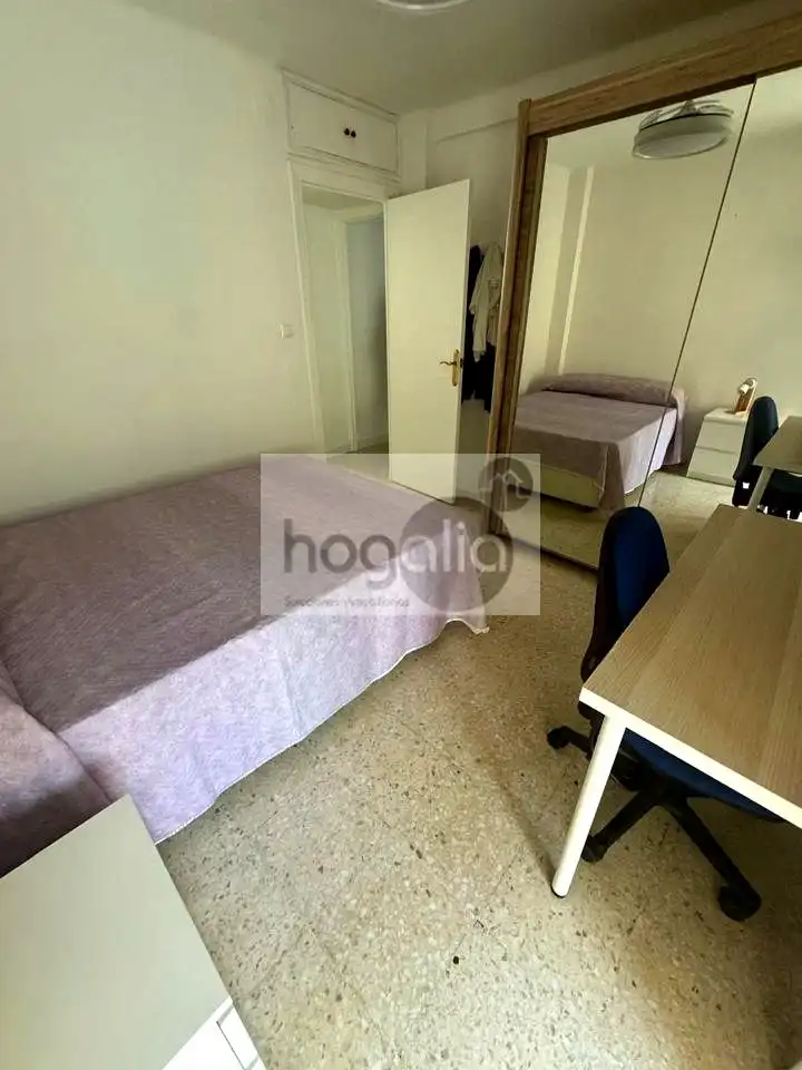 Bedroom of Flat for rent in Sevilla  with Air Conditioner, Terrace and Furnished