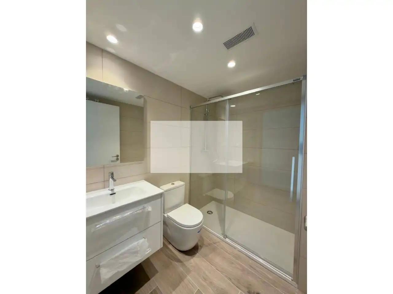 Baño de Dúplex de alquiler en Sabadell con Aire acondicionado, Calefacción y Parquet