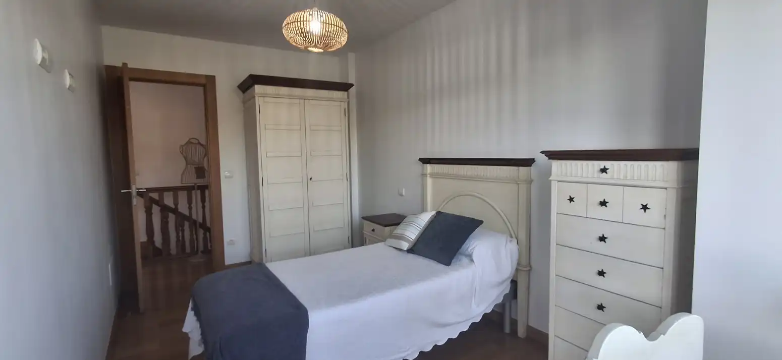 Habitación de Casa o chalet en venta en Santillana del Mar con Calefacción, Jardín privado y Parquet