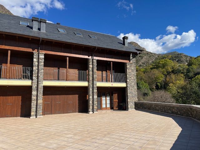 Exterior view of Single-family semi-detached for sale in Alt Àneu  with Heating, Furnished and Oven