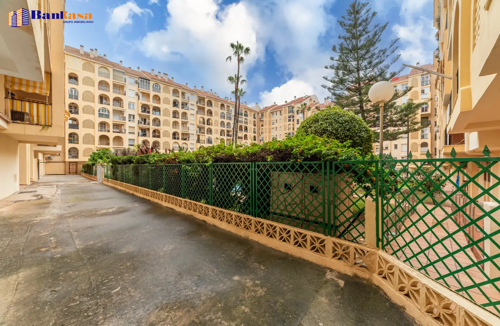 Vista exterior de Piso en venta en Fuengirola con Trastero y Piscina comunitaria