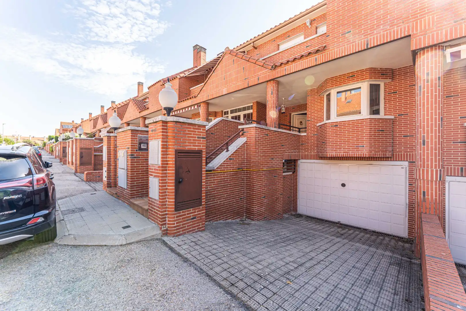 Vista exterior de Casa adosada en venta en Las Rozas de Madrid con Calefacción, Jardín privado y Parquet