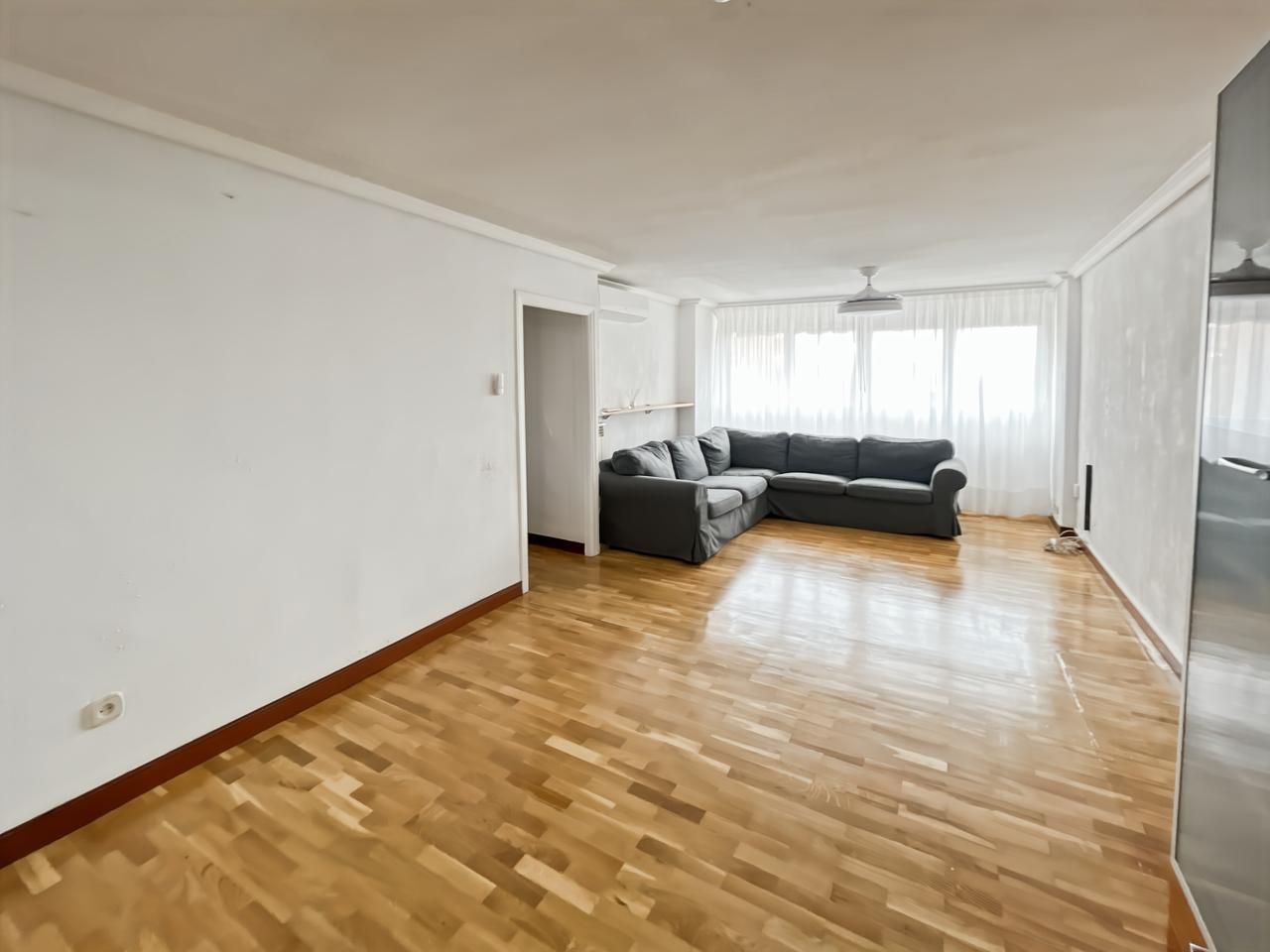 Sala d'estar de Pis en venda en  Madrid Capital amb Aire condicionat, Calefacció i Parquet