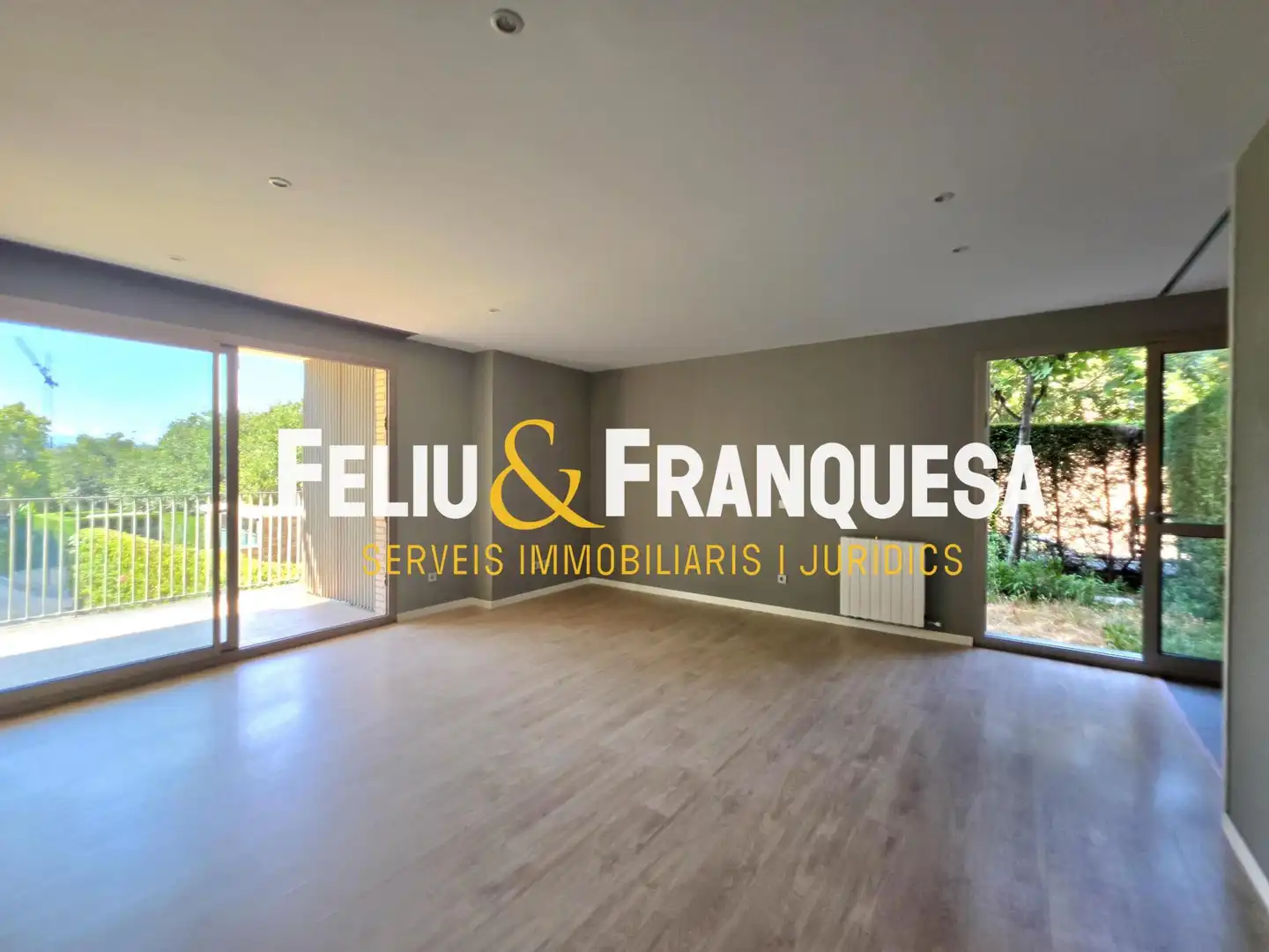 Vista exterior de Piso en venta en Sant Cugat del Vallès con Calefacción, Jardín privado y Terraza
