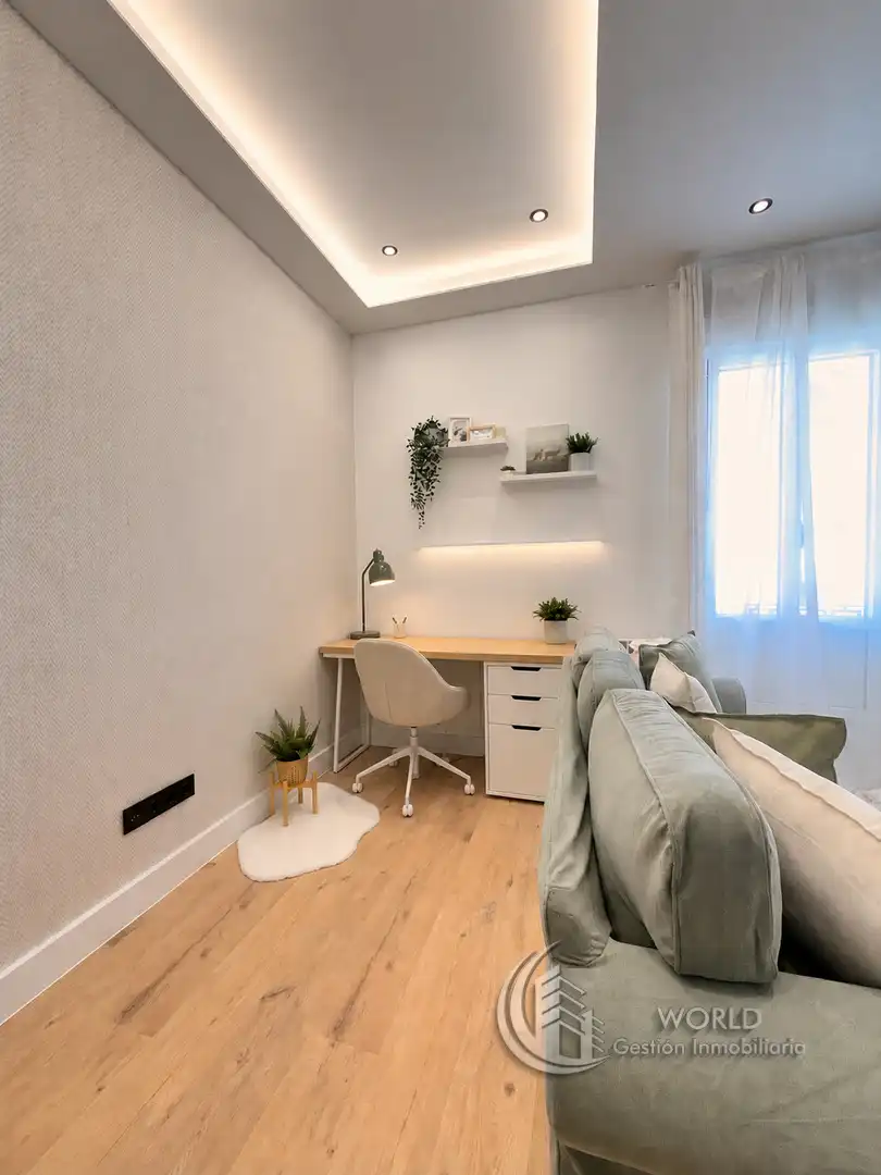Living room of Flat for sale in Madrid  with Air Conditioner, Heating and Furnished
