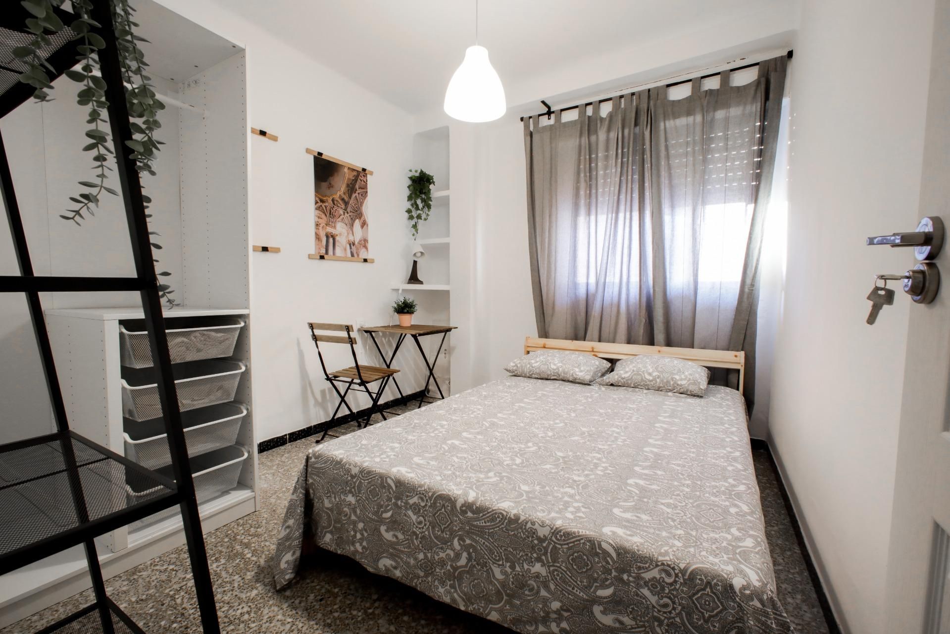 Bedroom of Flat to share in Llíria