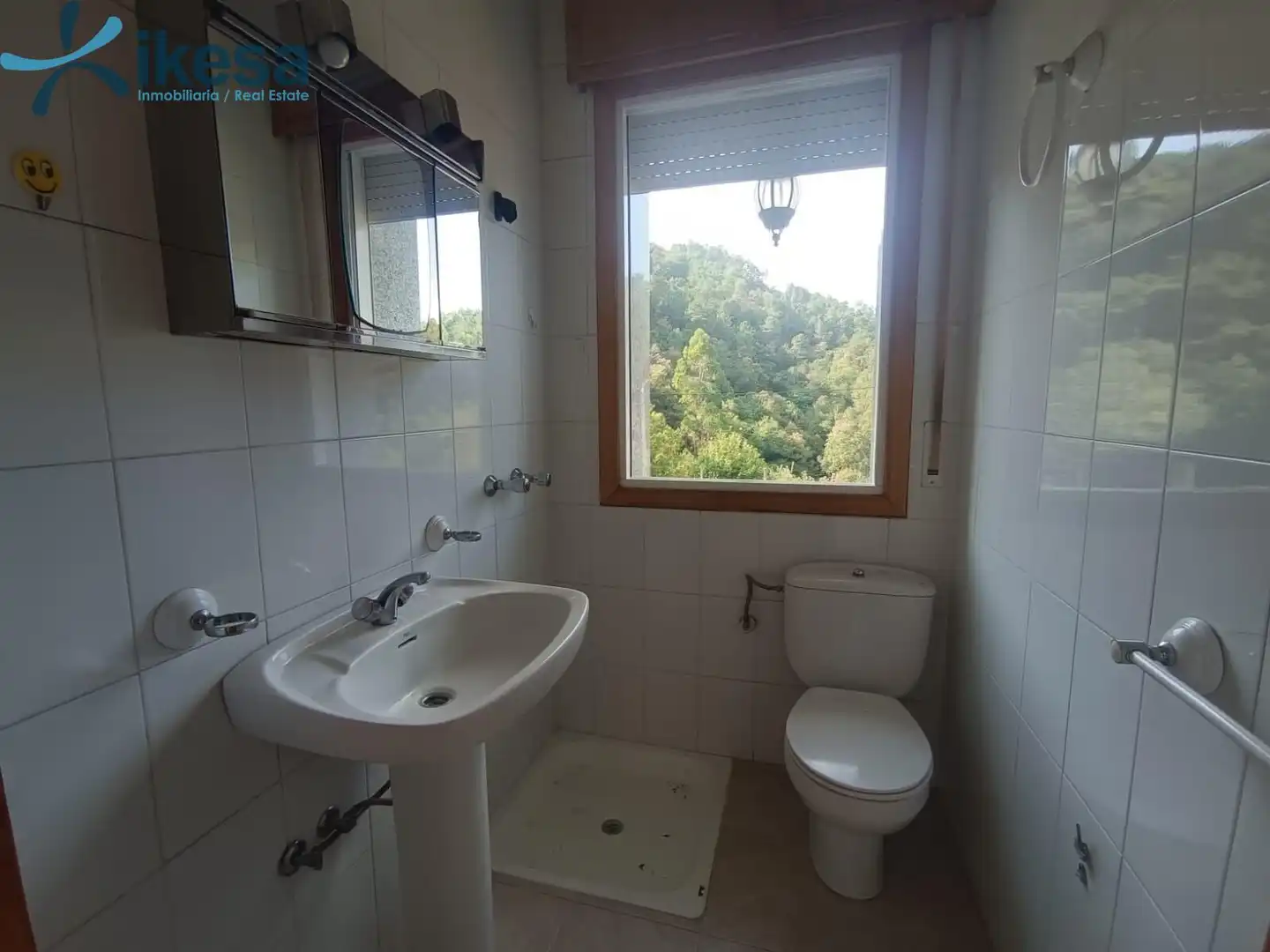 Bany de Casa o xalet en venda en Entrimo amb Jardí privat