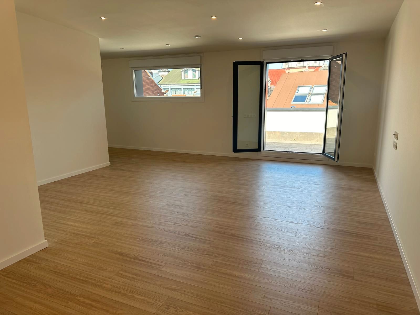 Sala d'estar de Dúplex en venda en Oviedo  amb Calefacció, Parquet i Terrassa