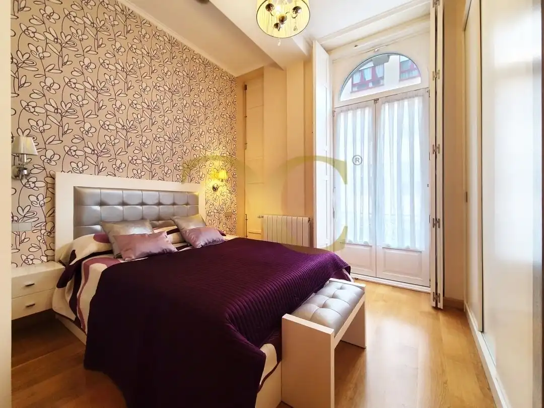 Dormitori de Apartament en venda en Gijón  amb Calefacció, Moblat i Balcó
