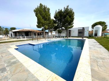 House with pool for sale in Tomelloso