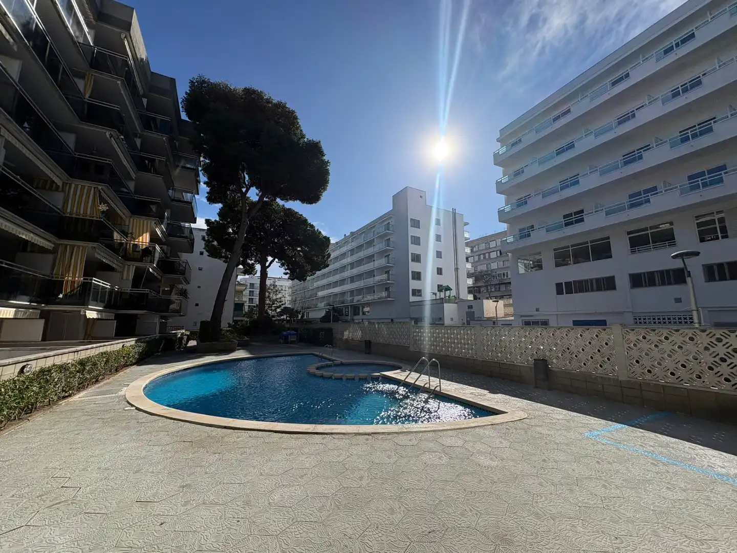 Schwimmbecken von Wohnung zum Verkauf in Salou mit Klimaanlage, Heizung und Terrasse