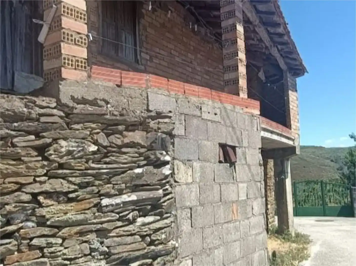 Vista exterior de Pis en venda en Riós amb Jardí privat, Moblat i Balcó