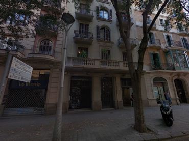Piso con ascensor en venta en carrer VILADOMAT 
Pl: Pt:
 BARCELONA (BARCELONA