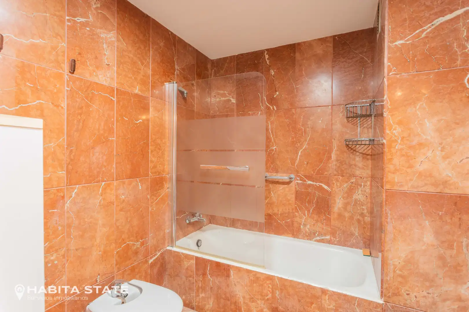 Bathroom of Flat for sale in Almería  with Air Conditioner, Heating and Oven