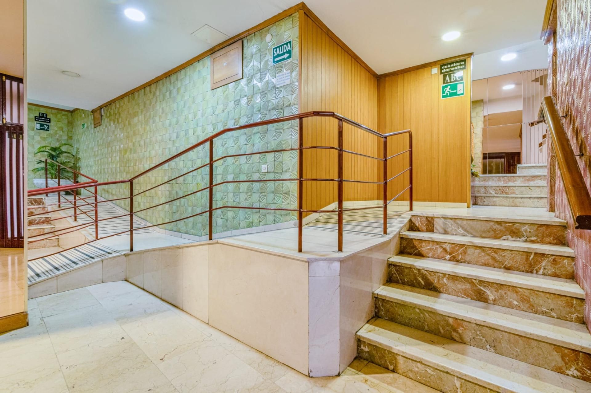 Office for sale in  Granada Capital  with Air Conditioner