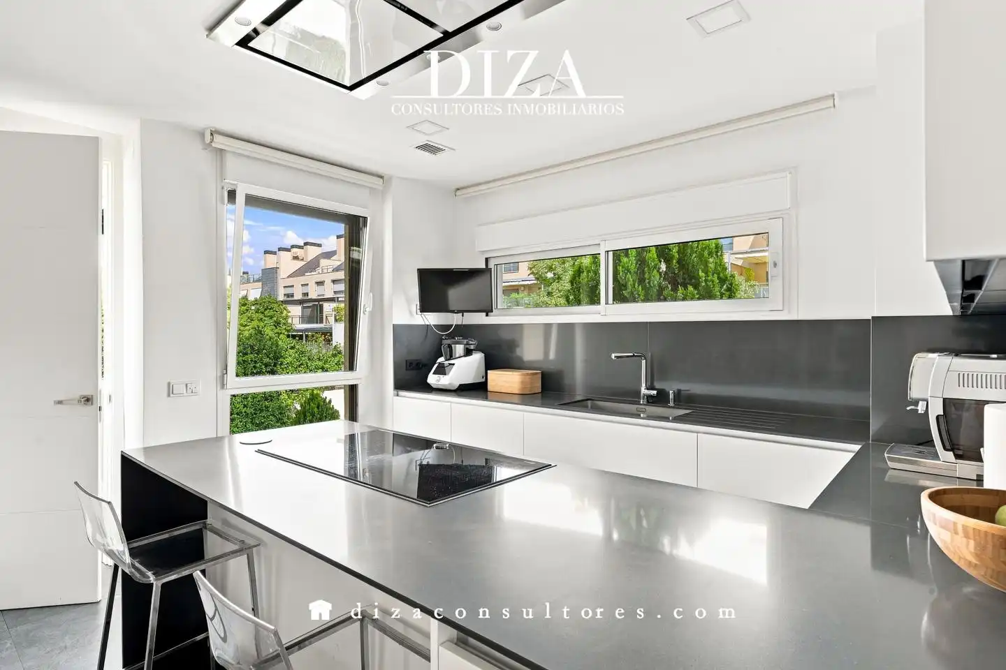 Kitchen of Houses for sale in La Moraleja  with Air Conditioner, Heating and Private garden