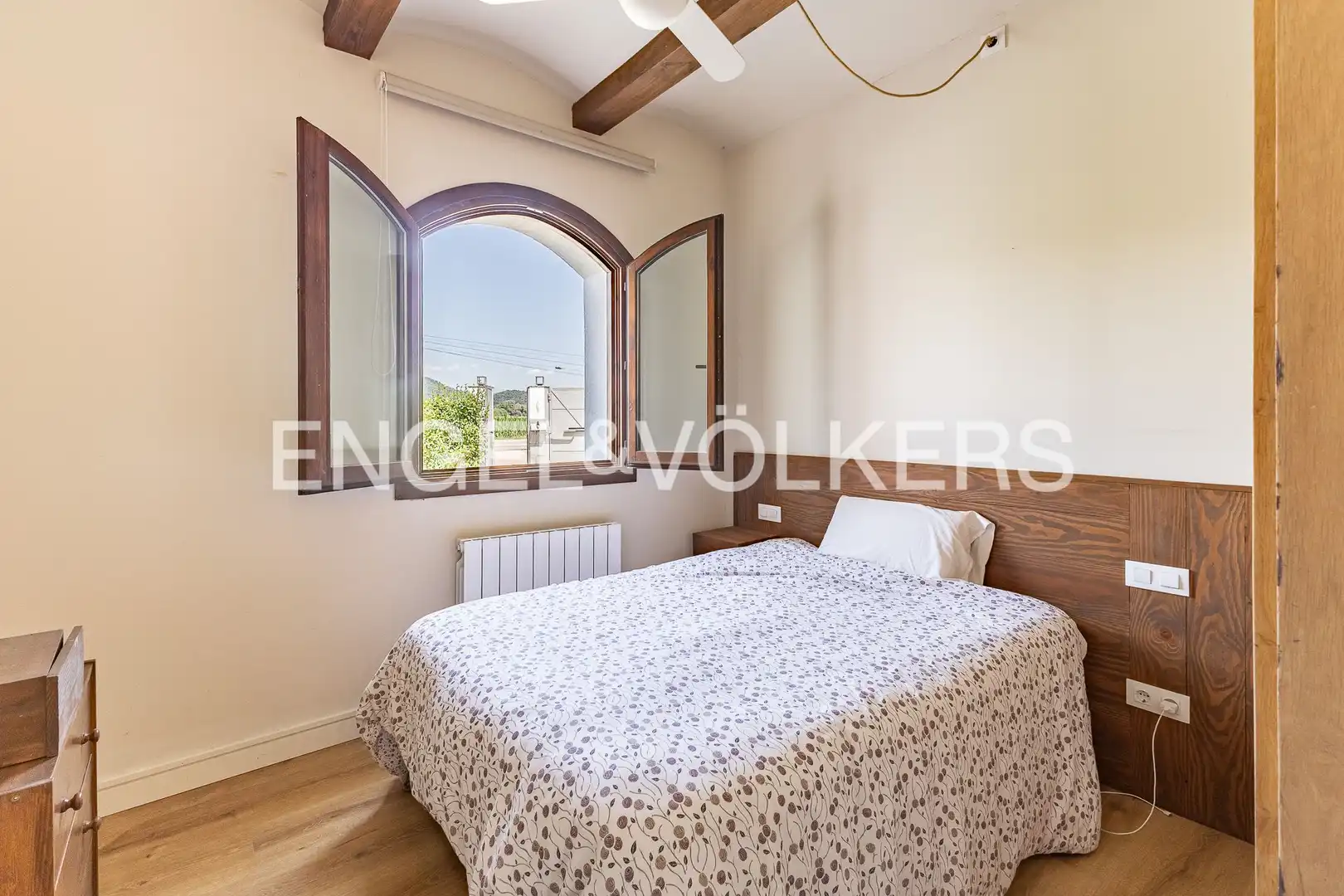 Schlafzimmer von Haus oder Chalet zum Verkauf in La Vall d'en Bas mit Heizung und Privatgarten