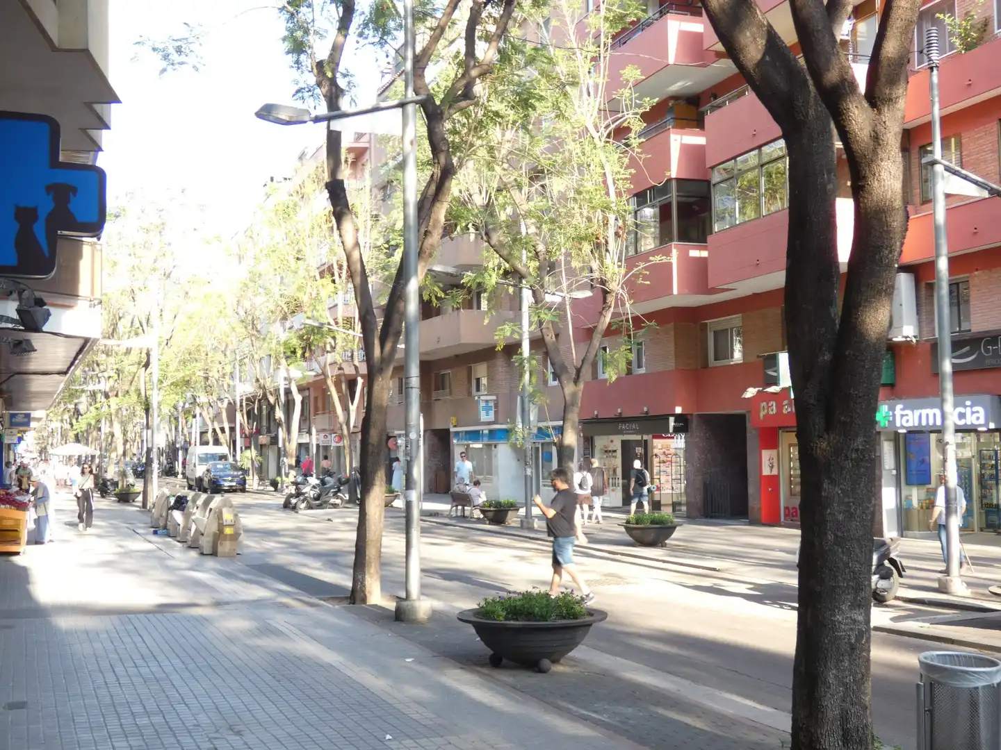 Vista exterior de Local de alquiler en Cerdanyola del Vallès con Aire acondicionado