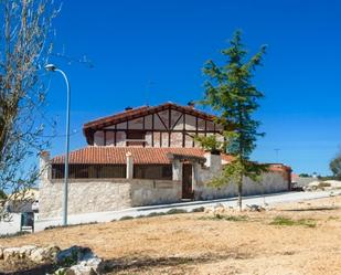 Vista exterior de Pis en venda en San Miguel del Arroyo amb Calefacció, Terrassa i Piscina