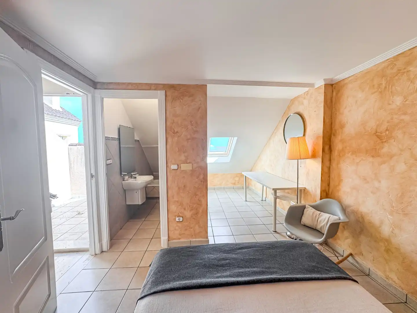 Habitación de Dúplex de alquiler en Santa Pola con Terraza, Trastero y Piscina