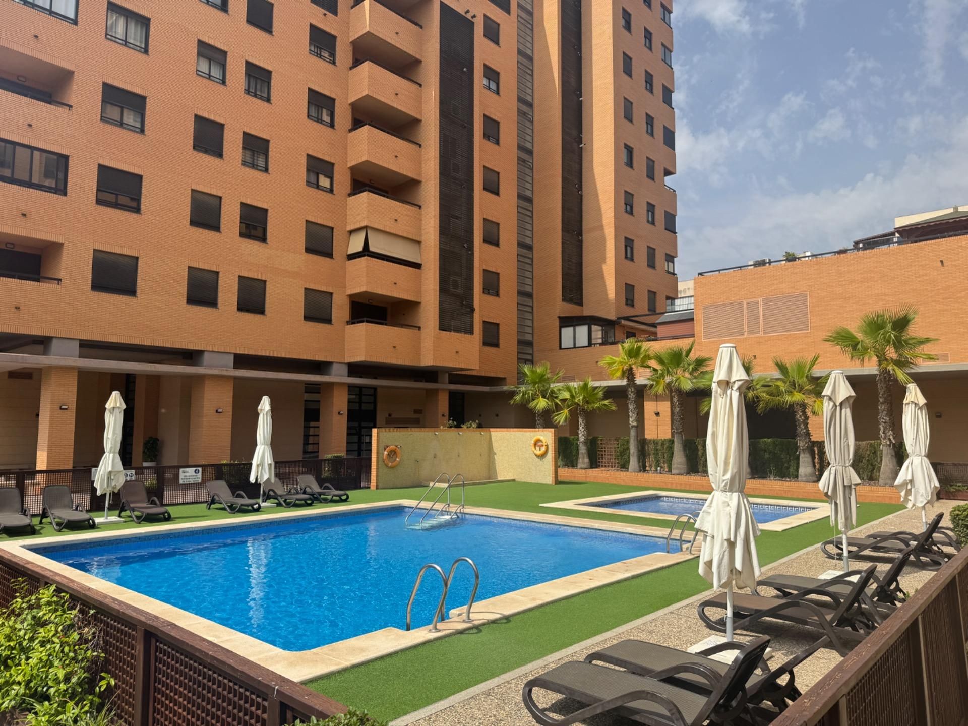 Piscina de Pis de lloguer en Alicante / Alacant amb Aire condicionat, Calefacció i Jardí privat