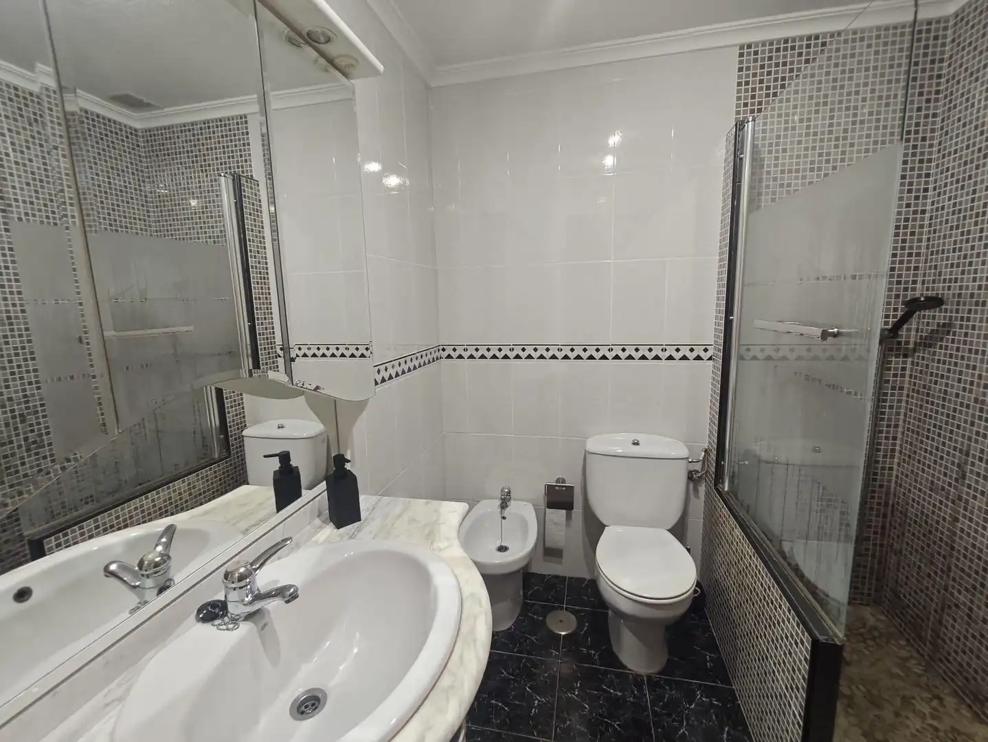 Baño de Piso en venta en Petrer con Aire acondicionado, Balcón y Alarma