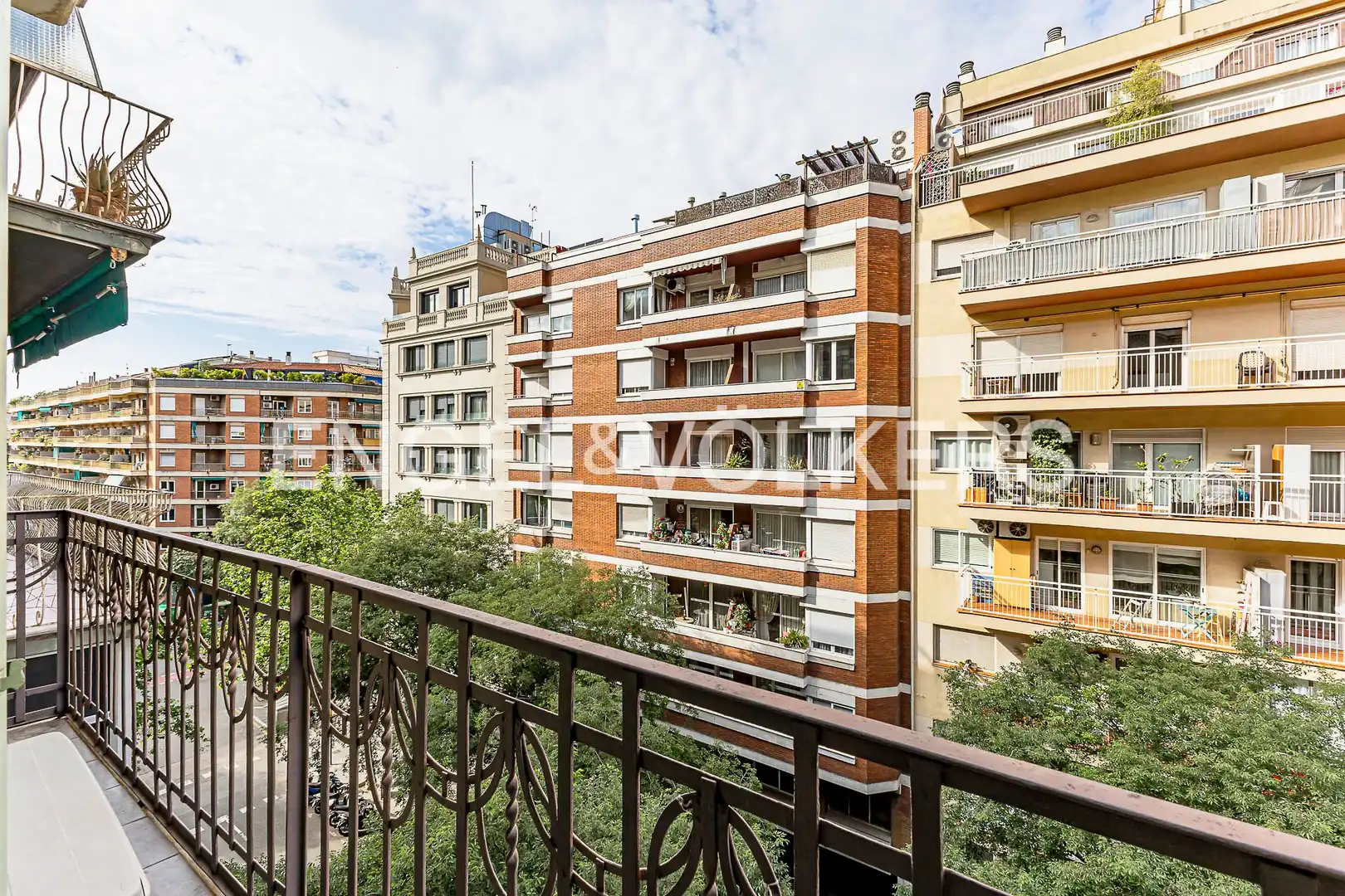 Vista exterior de Piso en venta en Barcelona con Aire acondicionado, Calefacción y Parquet