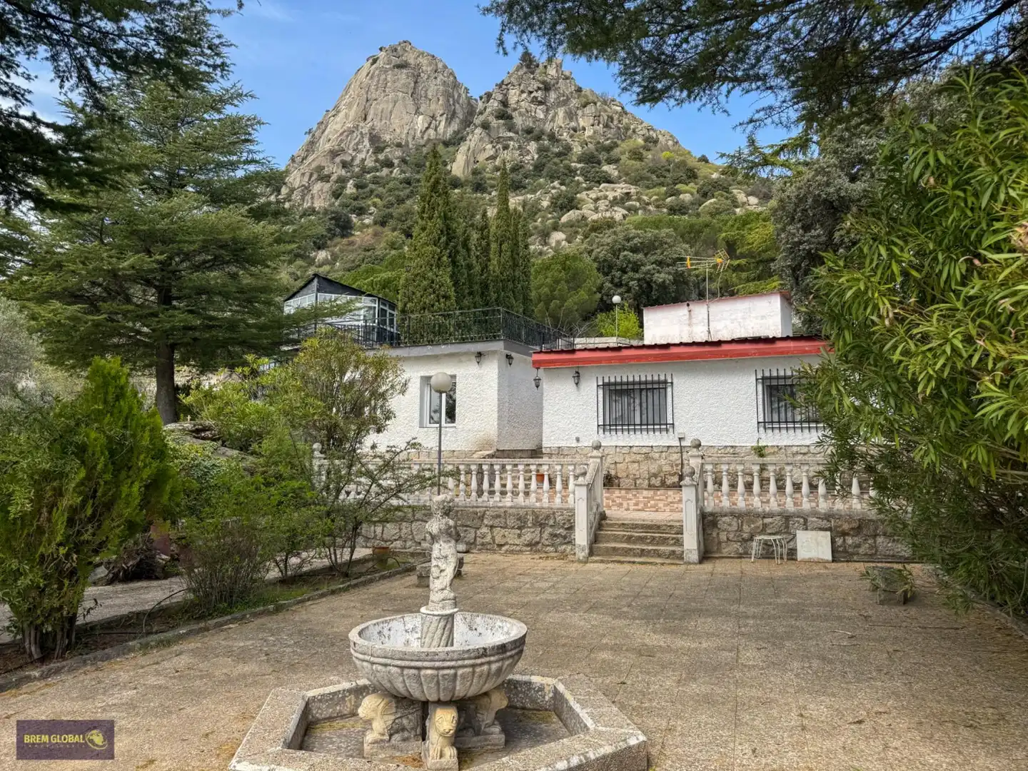 Exterior view of Houses for sale in La Cabrera  with Air Conditioner, Heating and Private garden