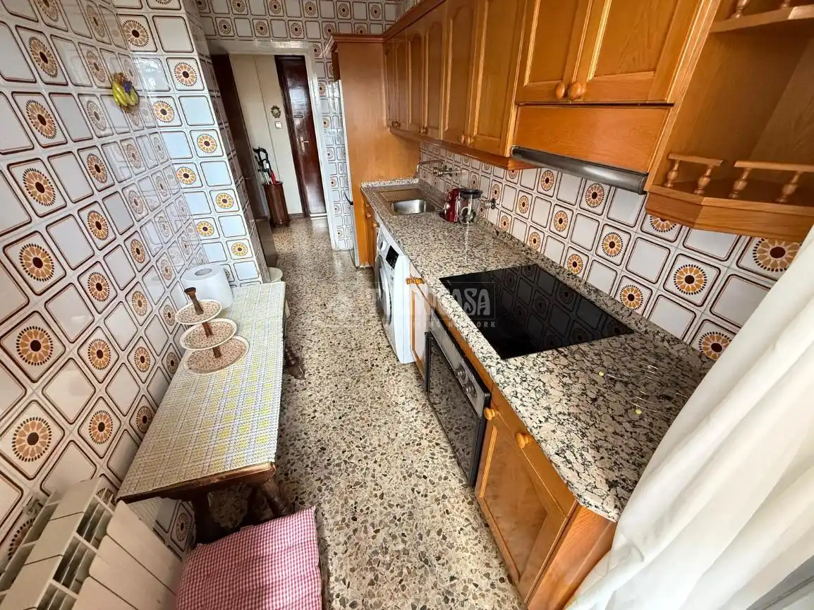 Cocina de Piso en venta en Zaragoza con Calefacción, Trastero y Balcón