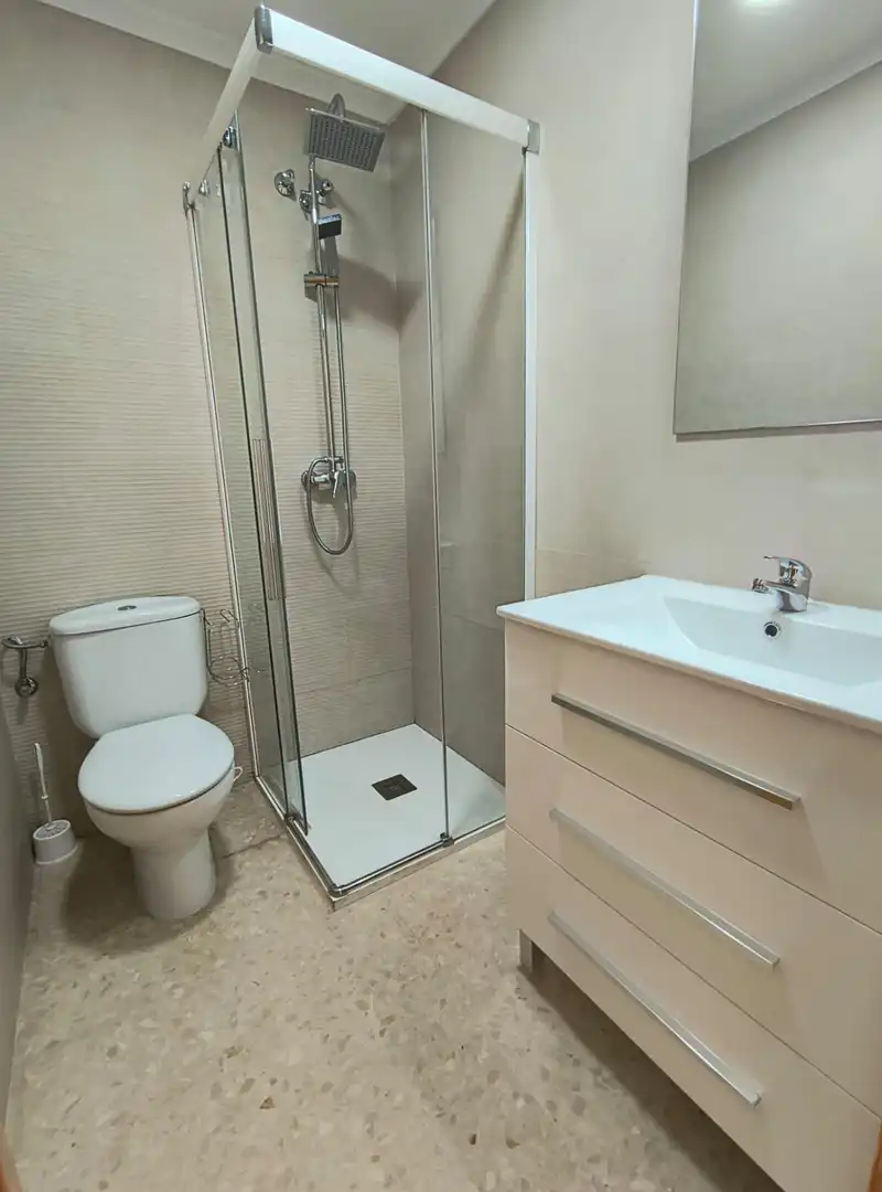 Baño de Apartamento en venta en Elche / Elx con Aire acondicionado, Jardín privado y Terraza